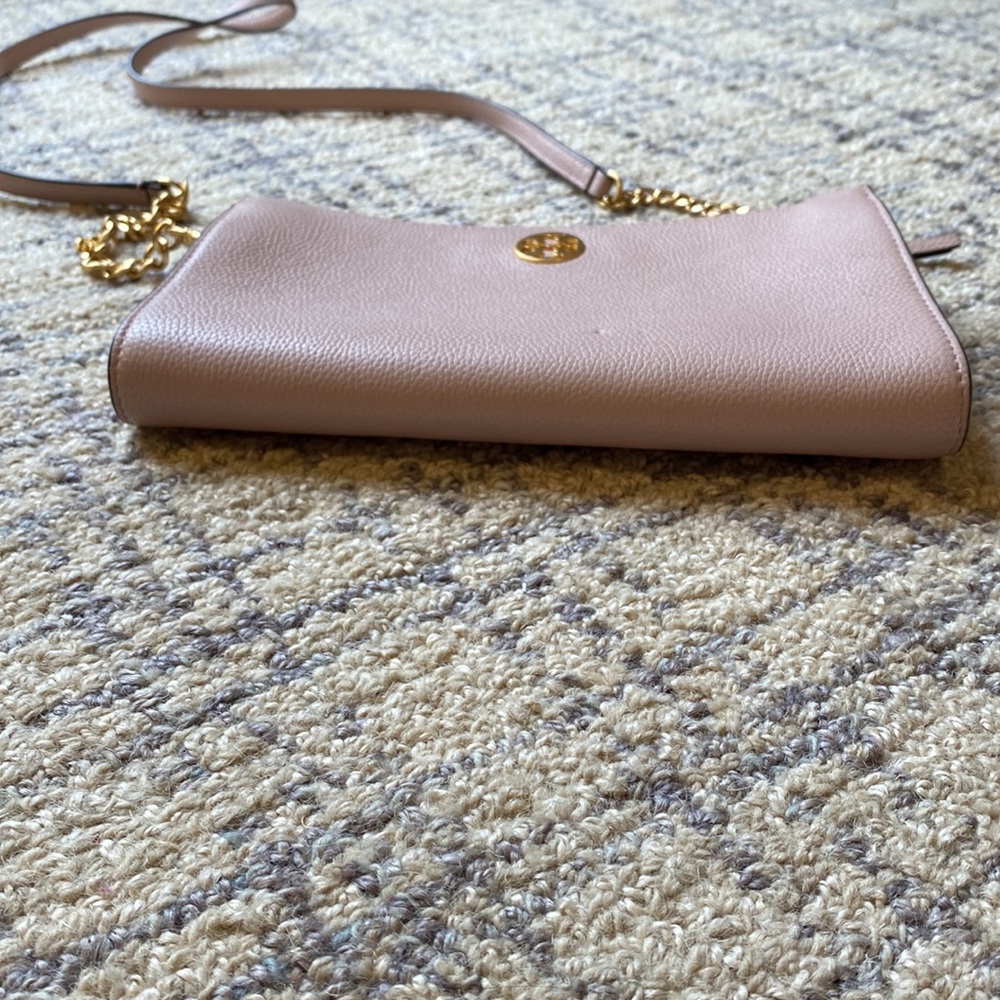 Tory Burch Mini Everly Leather Crossbody in Shell Pink - Picture 3 of 6
